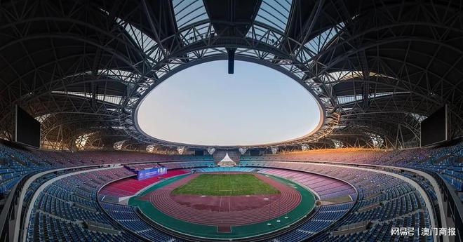 2012赛季中超联赛第十轮的一场焦点战在上海虹口体育场展开